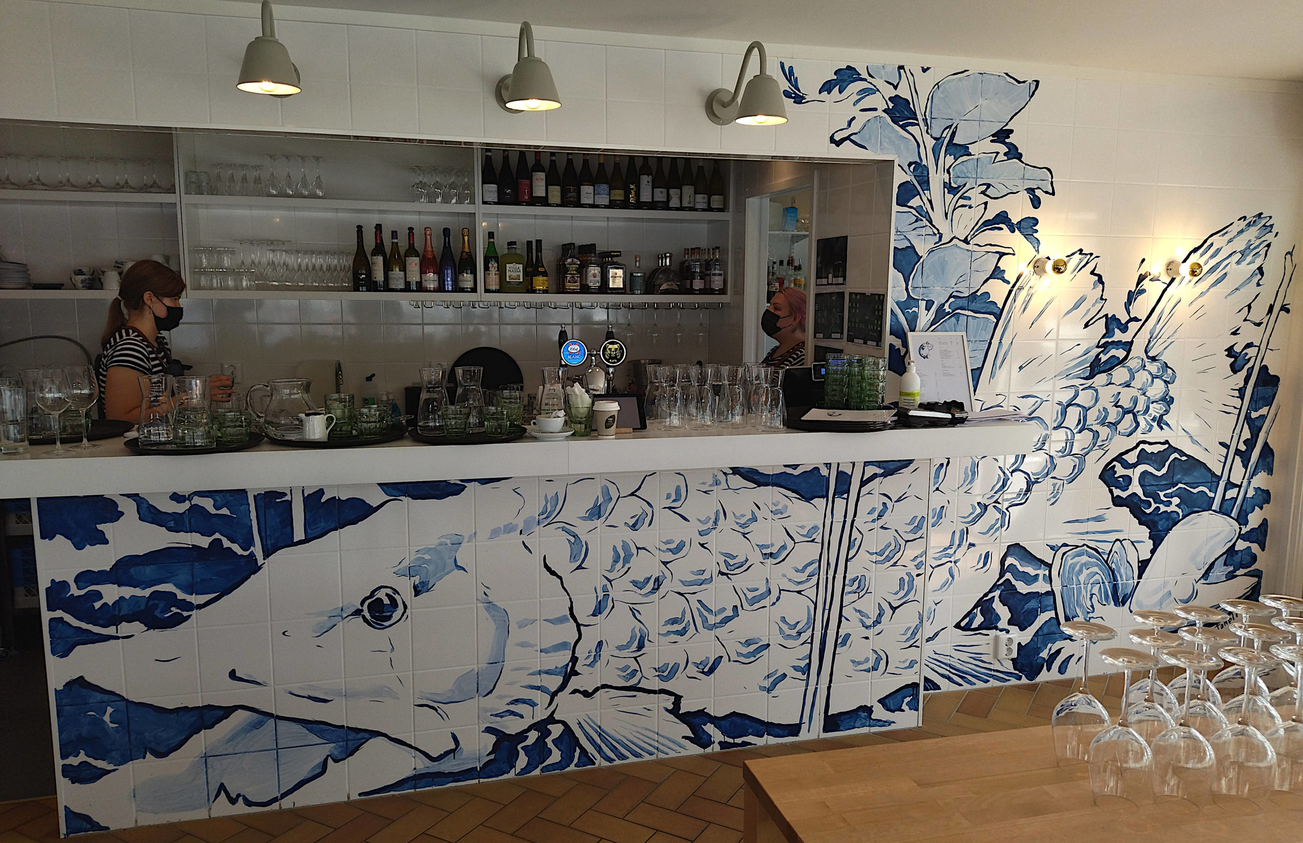 Haukilahden Helmi restaurant Pike, detail, wallpaint freehanded on tile, 2021