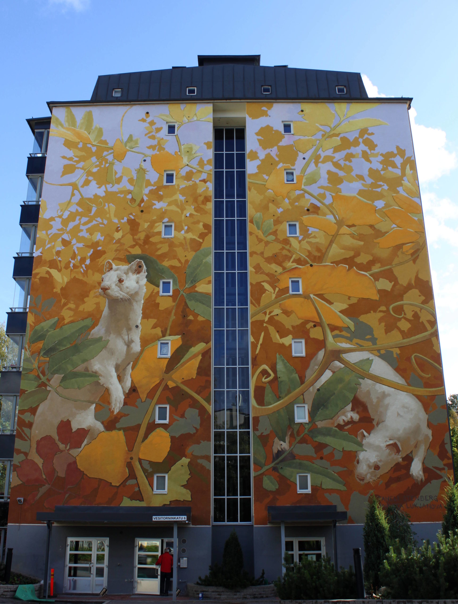 Väärät vermeet, 2019, Mikkeli, part of Upeart- festival assisted by Anetta Lukjanova, wallpaint and spraypaint